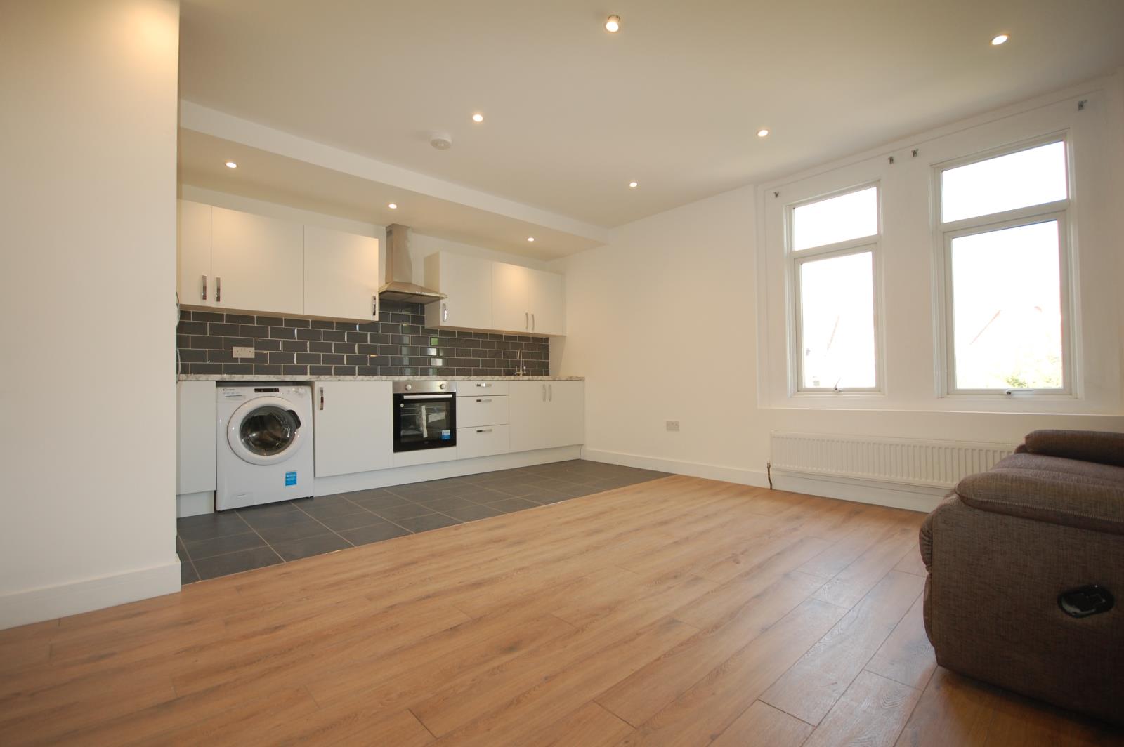 1 bed property in Flat 3, London